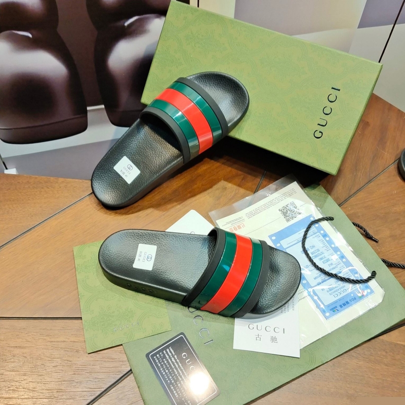 G*u*i slippers